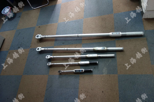 ���@Ť������